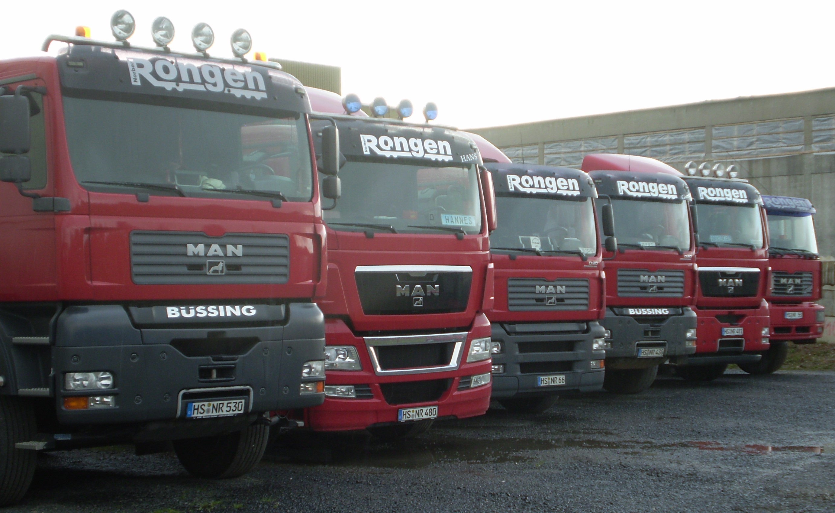LKW in Reihe